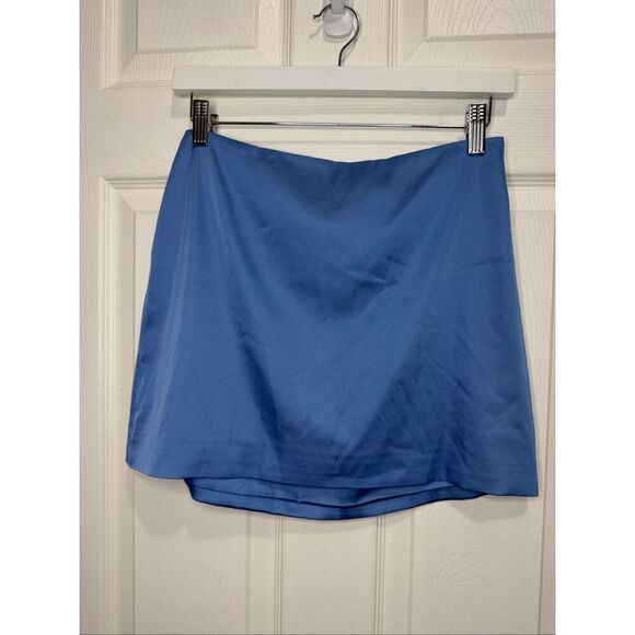 Aritzia Dresses & Skirts - Aritzia sunday best rocco satin mini skirt size 8